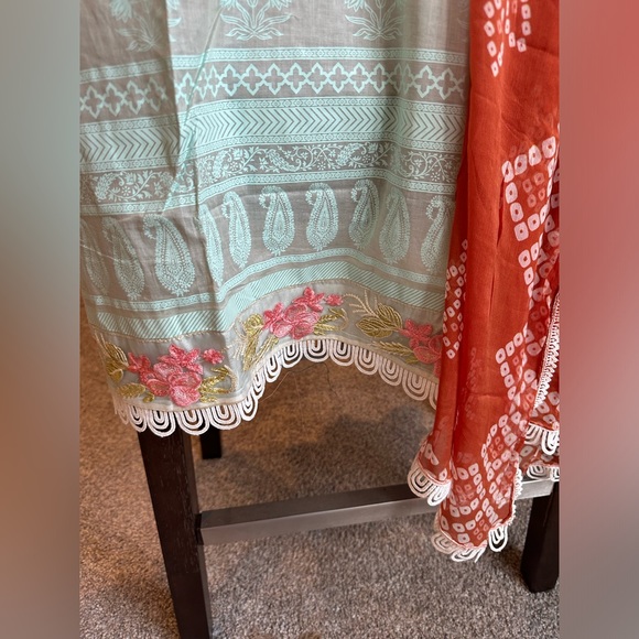 Brand new 2 piece Pakistani Indian suite - Picture 4 of 5